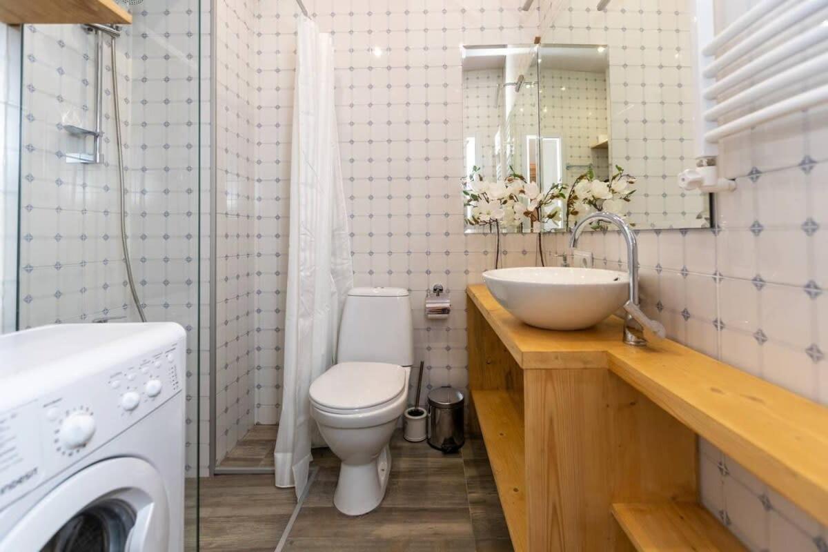Wehost Liberty Square Apartments ティビリシ エクステリア 写真