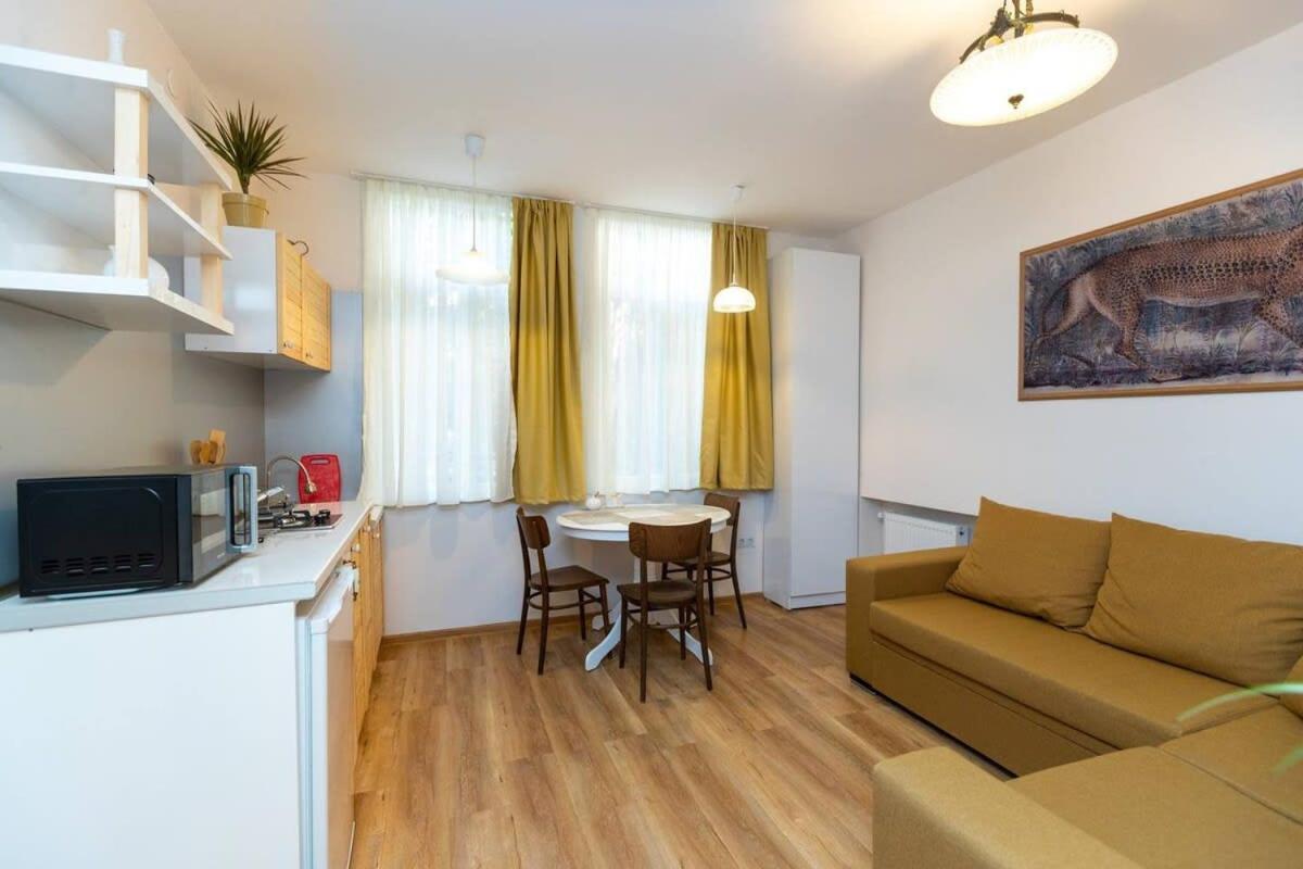 Wehost Liberty Square Apartments ティビリシ エクステリア 写真