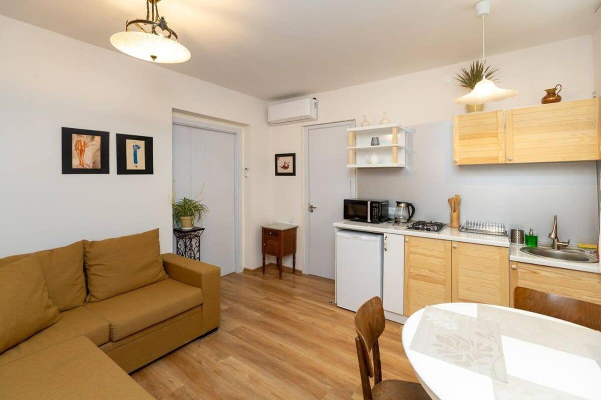 Wehost Liberty Square Apartments ティビリシ エクステリア 写真